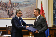 19 July 2019 The Chairman of the Security Services Control Committee presents the Minister of Defence with a plaque